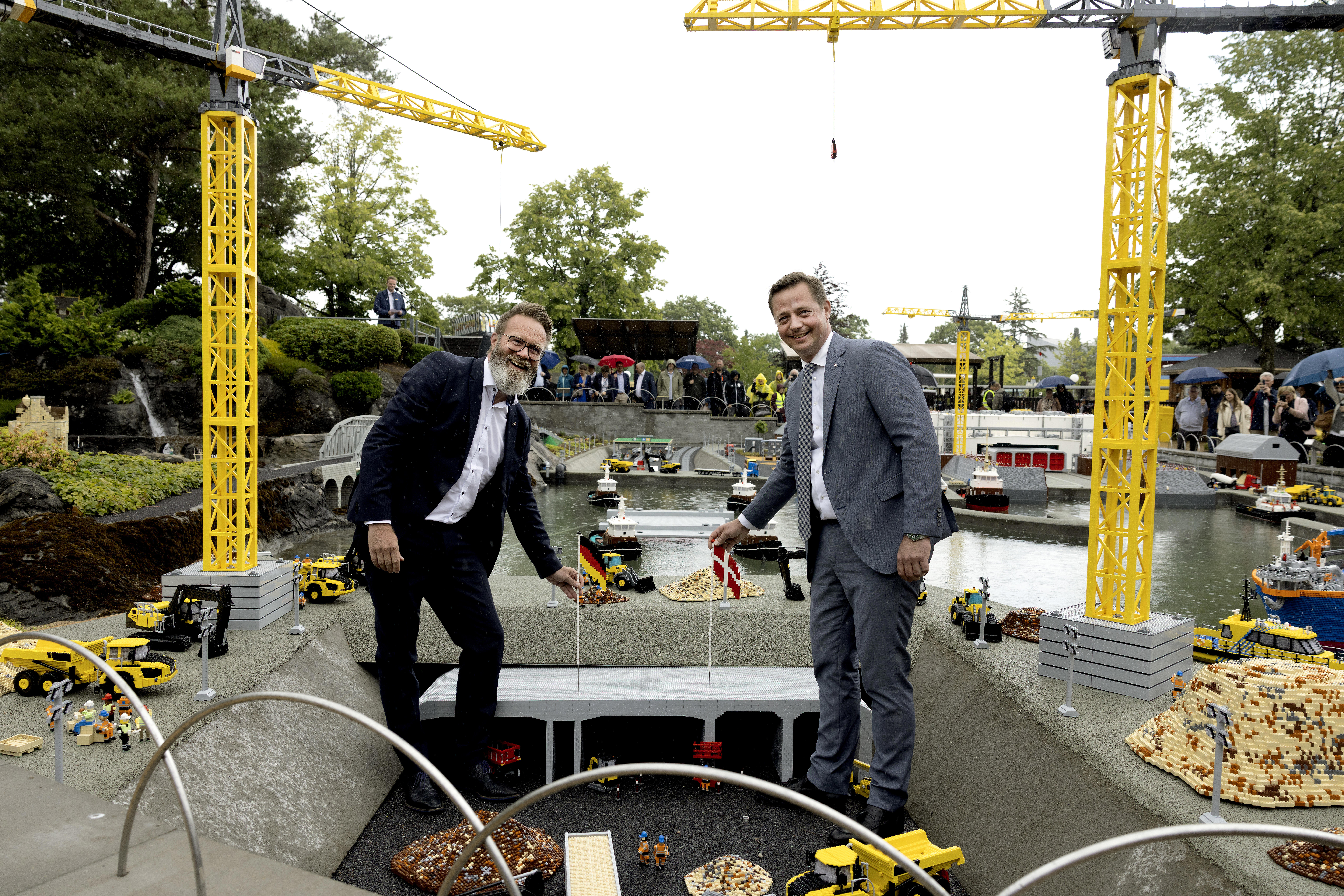 To transportministre åbner kæmpe LEGO-udstilling