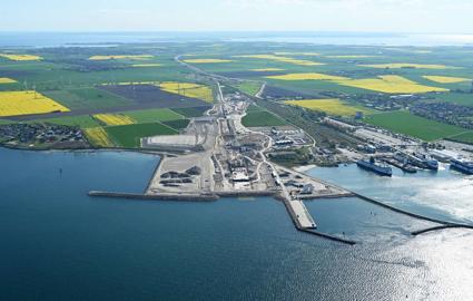 English: The German construction site at Puttgarden//Dansk: Den tyske yggeplads ved Puttgarden.//Deutsch: Die deutsche Tunnelbaustelle bei Puttgarden.